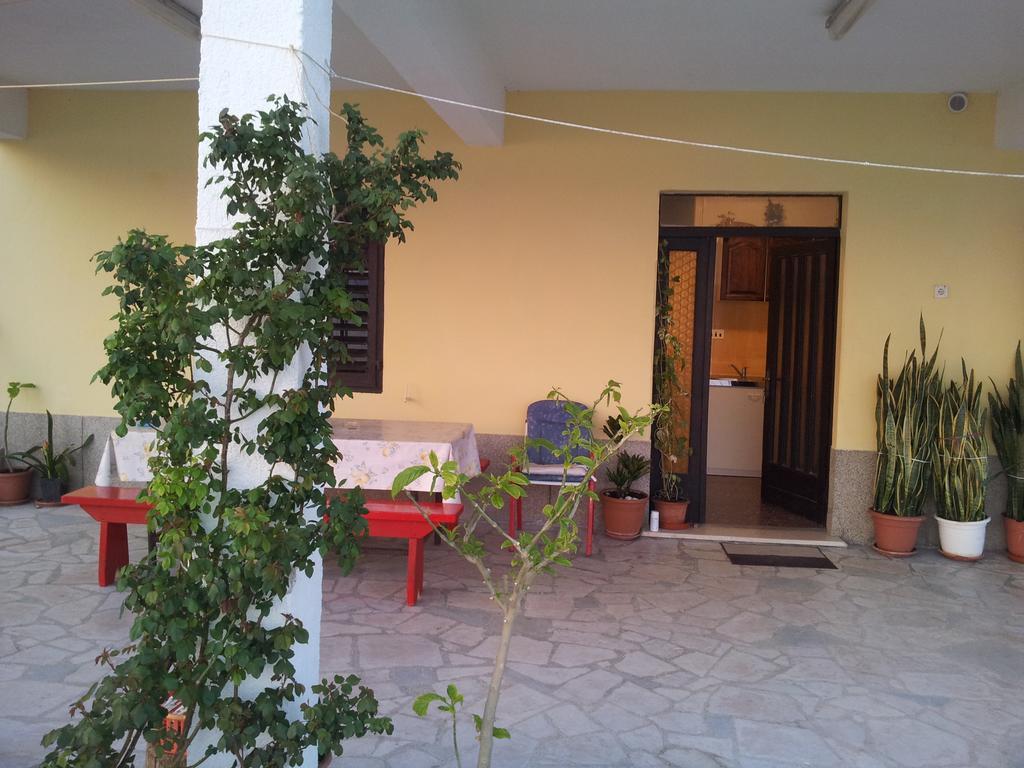 Apartments Kk Целина Екстериор снимка