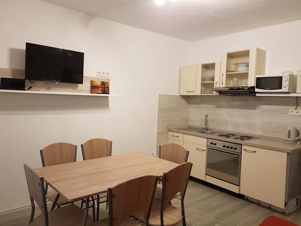 Apartments Kk Целина Екстериор снимка