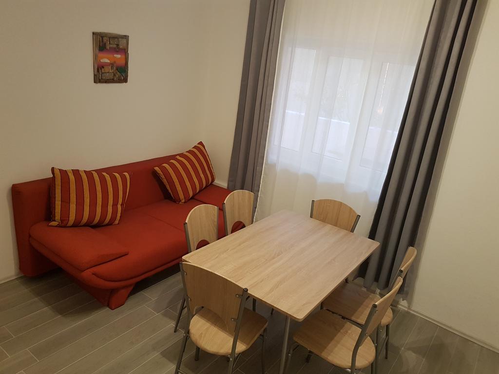 Apartments Kk Целина Екстериор снимка