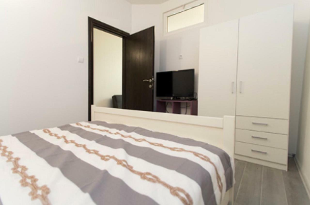 Apartments Kk Целина Екстериор снимка
