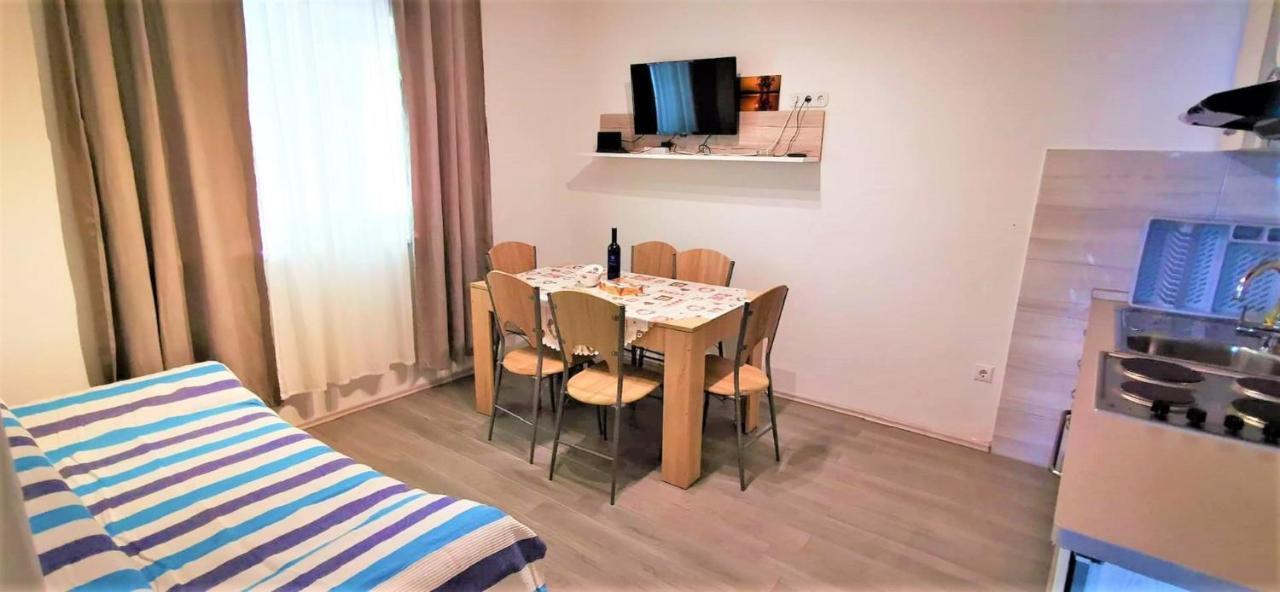 Apartments Kk Целина Екстериор снимка
